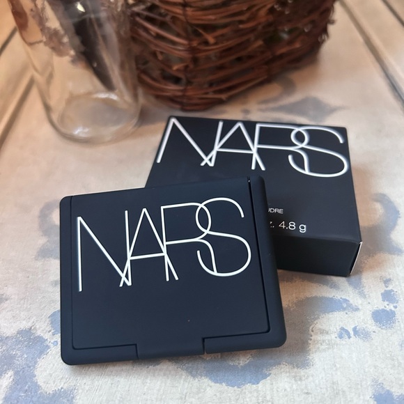NARS Powder Blush in color Deep Throat - Luxury Cosmetics Soft Golden Pink NEW - Picture 9 of 10